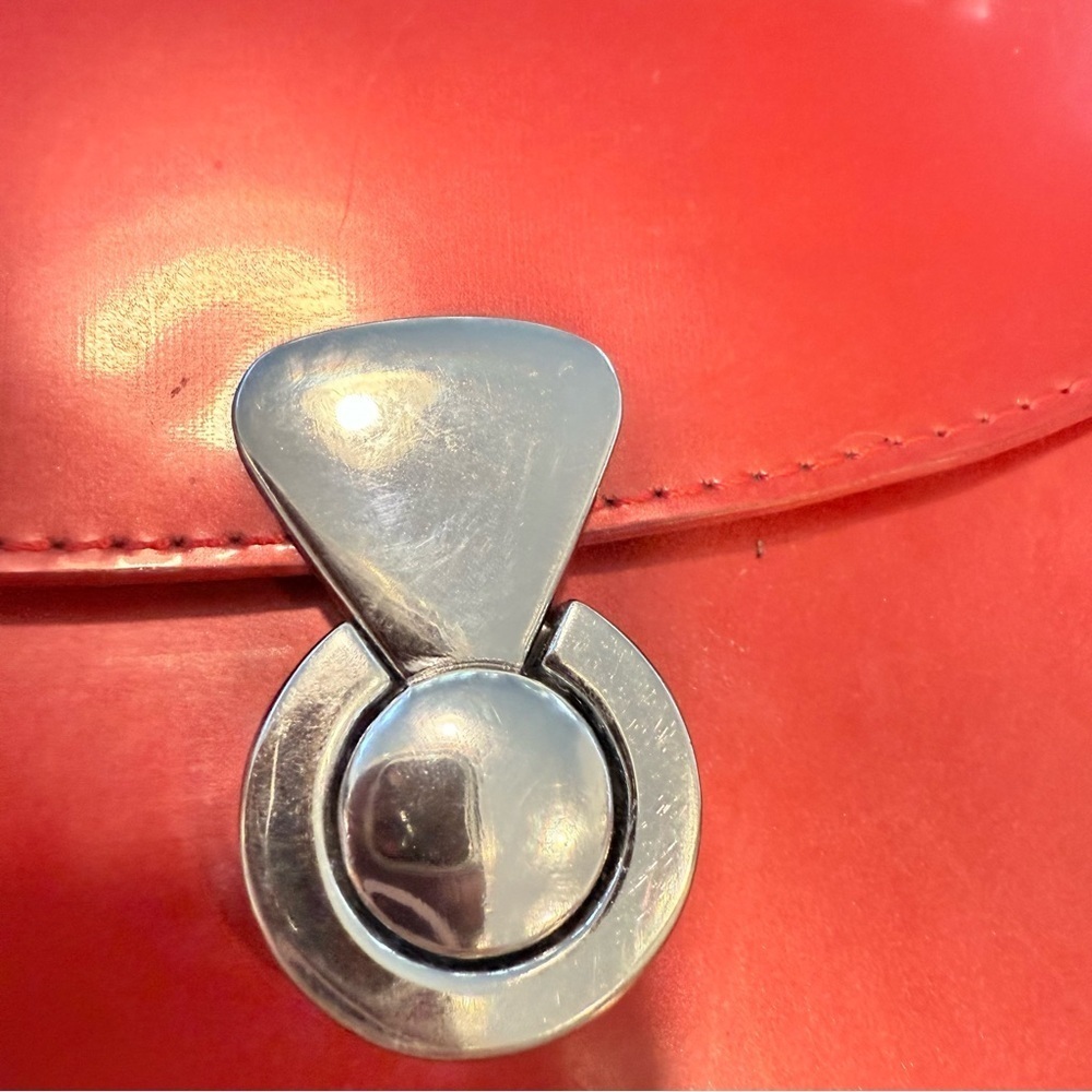 Beijo Women’s Red Patent Leather Shoulder Bag Kiss Lock Close Front Pocket NEW - Picture 8 of 16